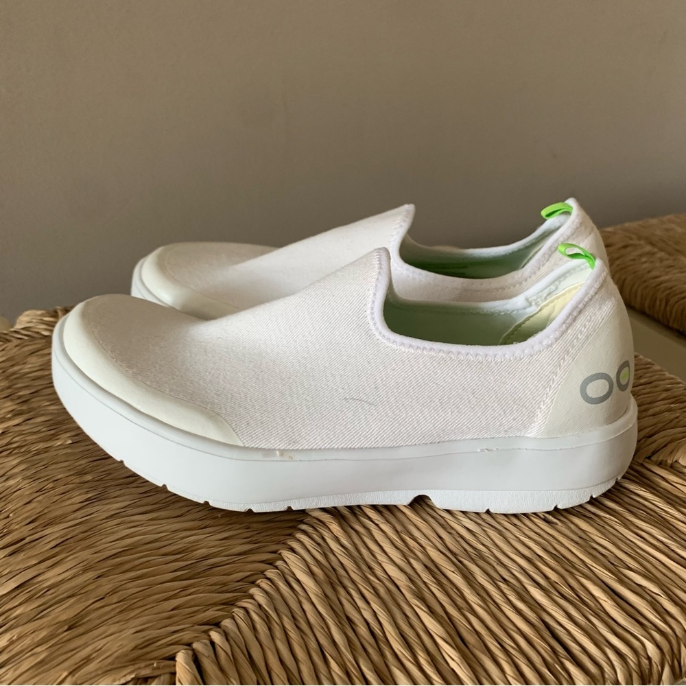 Oofos NWOT white “sneakers”